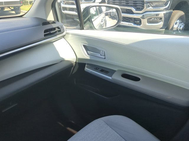 Used 2025 Toyota Sienna LE FWD image 19