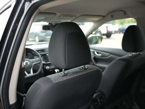 Used 2020 Nissan Rogue SV AWD/4WD image 29