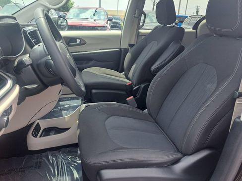 Certified 2023 Chrysler Voyager LX FWD image 25