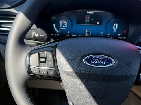 Used 2023 Ford Escape Platinum w/ Premium Technology Package AWD/4WD image 15