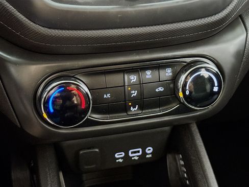 Used 2021 Chevrolet TrailBlazer LS FWD image 17