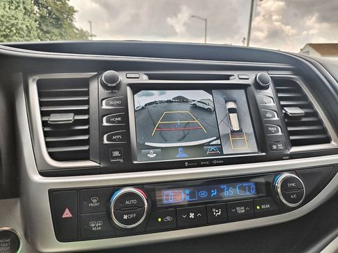 Used 2019 Toyota Highlander Limited Platinum AWD/4WD image 17