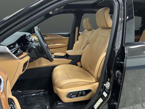 Used 2024 Jeep Grand Cherokee L Summit image 4