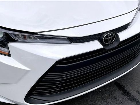 Used 2025 Toyota Corolla LE FWD image 30