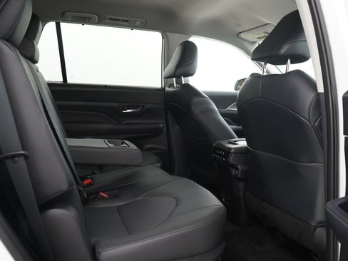 Used 2025 Toyota Grand Highlander AWD Hybrid image 14