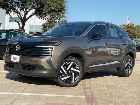 New 2026 Nissan Kicks SV image 2