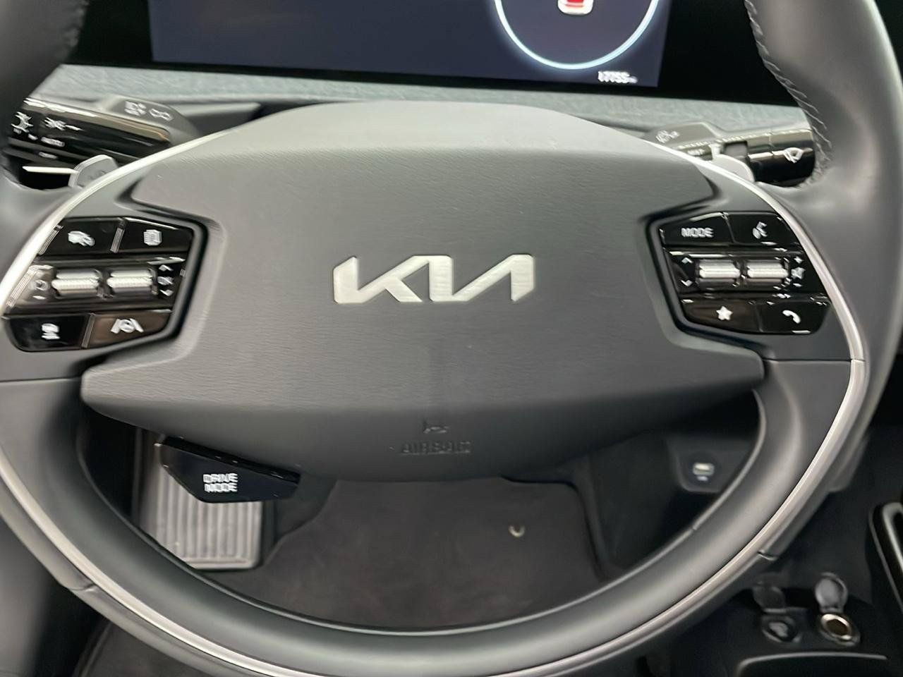 Used 2024 Kia EV6 Light RWD image 17