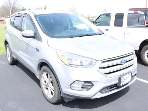 Used 2019 Ford Escape SE image 3