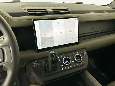 Certified 2025 Land Rover Defender 90 X-Dynamic SE AWD/4WD image 12
