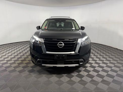 Used 2025 Nissan Pathfinder SL image 11