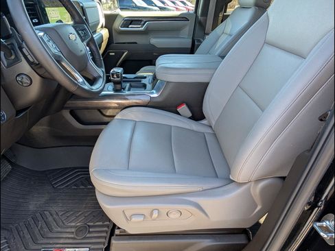 Used 2025 Chevrolet Silverado 1500 LTZ image 12