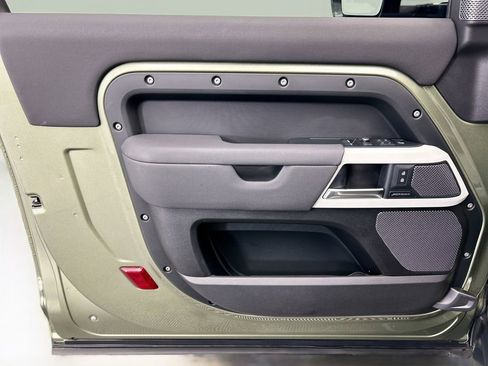 Used 2021 Land Rover Defender 90 First Edition image 25