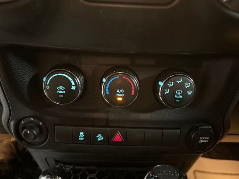 Used 2015 Jeep Wrangler Unlimited Sport w/ Quick Order Package 24S AWD/4WD image 16