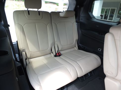 Used 2023 Jeep Grand Cherokee L Limited AWD/4WD image 15