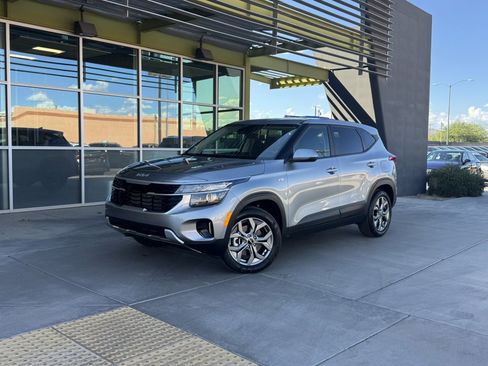 Used 2024 Kia Seltos LX image 1