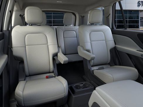 New 2026 Lincoln Aviator AWD w/ Jet Appearance Package image 11