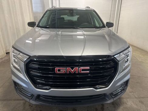 Used 2023 GMC Terrain SLE w/ Driver Convenience Package AWD/4WD image 2