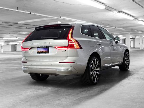 Used 2023 Volvo XC60 B5 Ultimate w/ Climate Package image 6