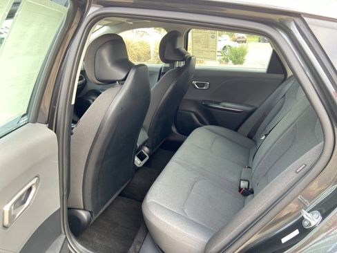 Used 2025 Kia K4 LXS image 45