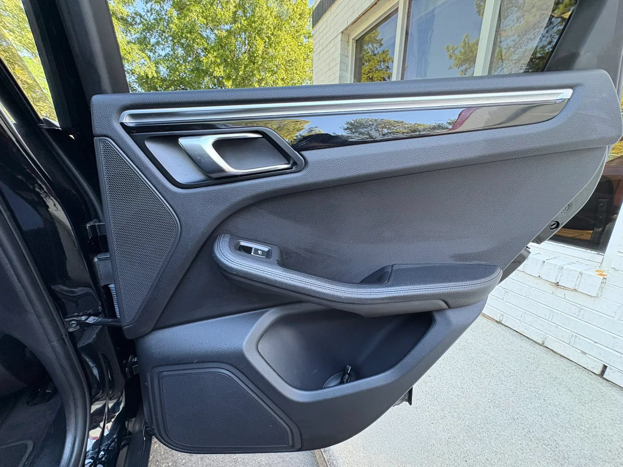 Used 2018 Porsche Macan AWD/4WD image 19