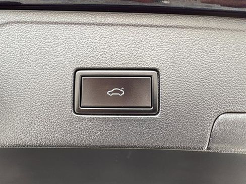 Used 2020 Volkswagen Atlas Cross Sport SE image 12