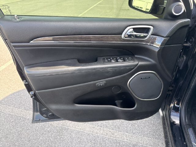 Used 2018 Jeep Grand Cherokee Overland AWD/4WD image 24