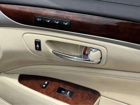 Used 2016 Lexus LS 460 w/ Comfort Package RWD image 54