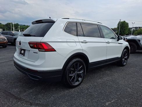 Certified 2024 Volkswagen Tiguan SE w/ Panoramic Sunroof Package AWD/4WD image 8