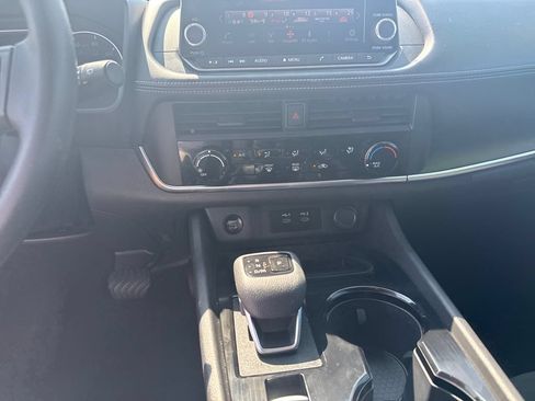 Used 2025 Nissan Rogue S AWD/4WD image 29