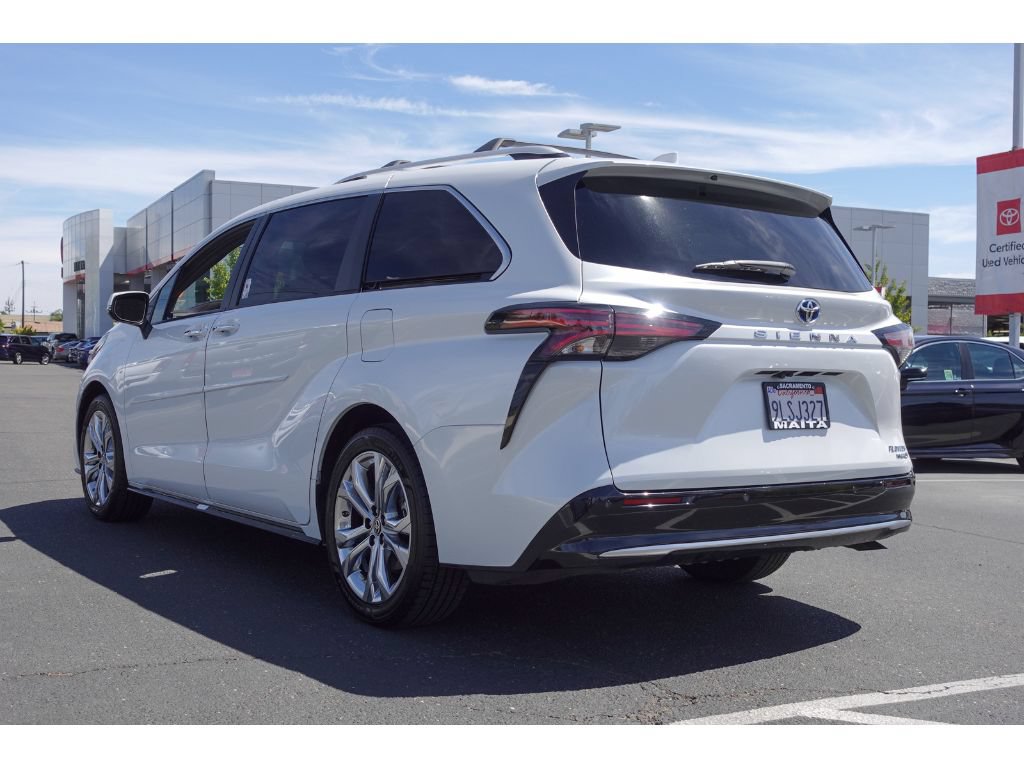 Certified 2024 Toyota Sienna Platinum FWD image 5