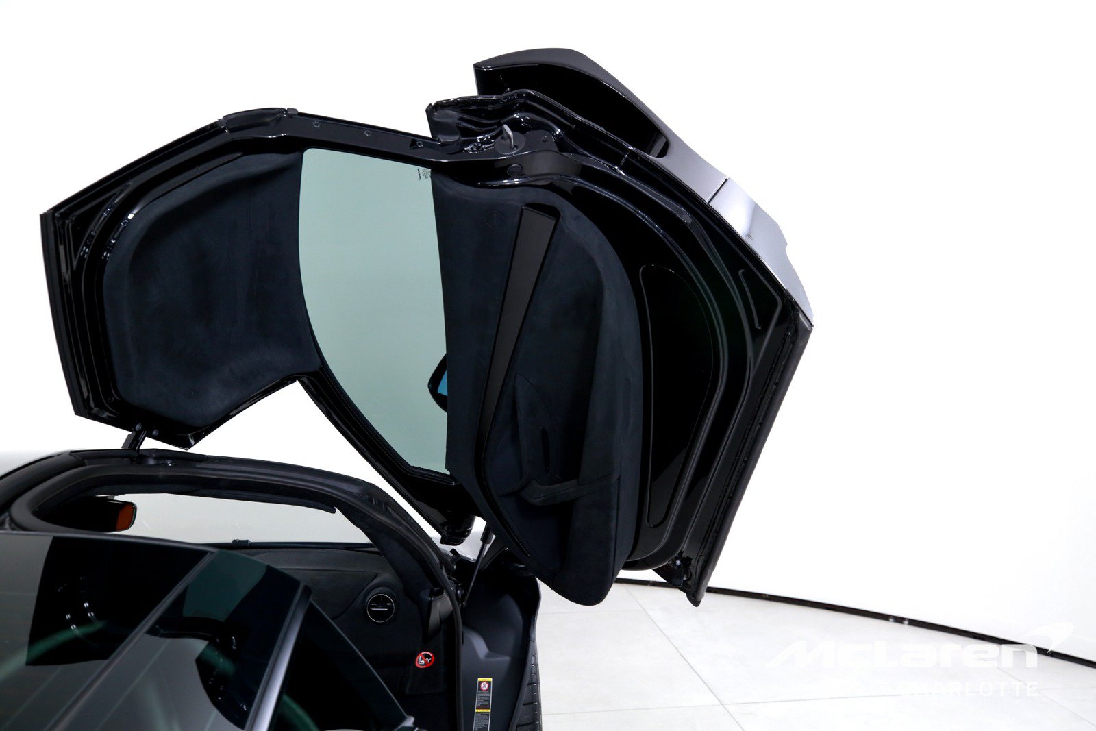 Used 2024 McLaren 750S RWD image 18