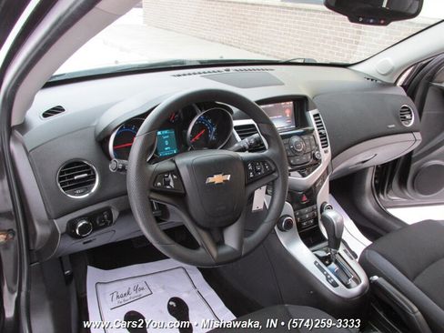 Used 2016 Chevrolet Cruze LT FWD image 9