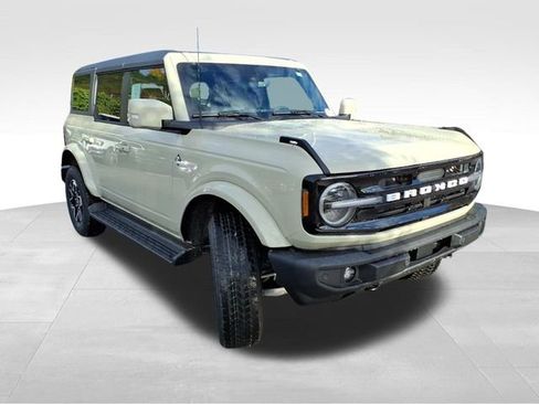 New 2025 Ford Bronco Outer Banks image 14