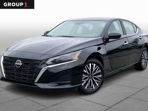 Used 2025 Nissan Altima 2.5 SV image 1