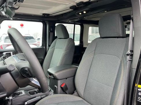 Used 2025 Jeep Wrangler Unlimited Sahara w/ Safety Group AWD/4WD image 17