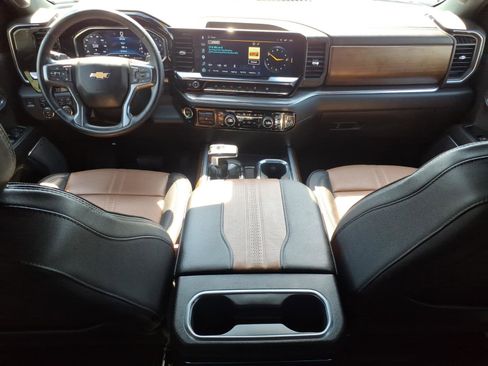 Certified 2023 Chevrolet Silverado 1500 High Country w/ High Country Premium Package AWD/4WD image 10