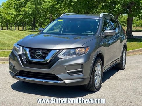 Used 2020 Nissan Rogue SV FWD image 2