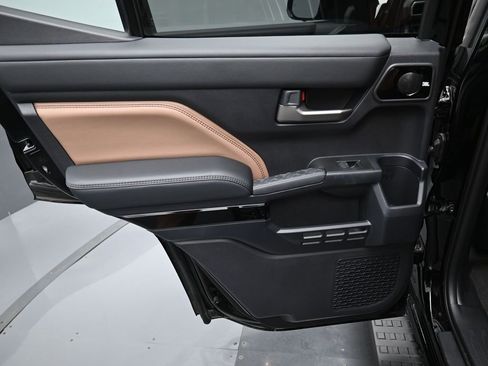 Certified 2025 Toyota 4Runner Limited AWD/4WD image 34
