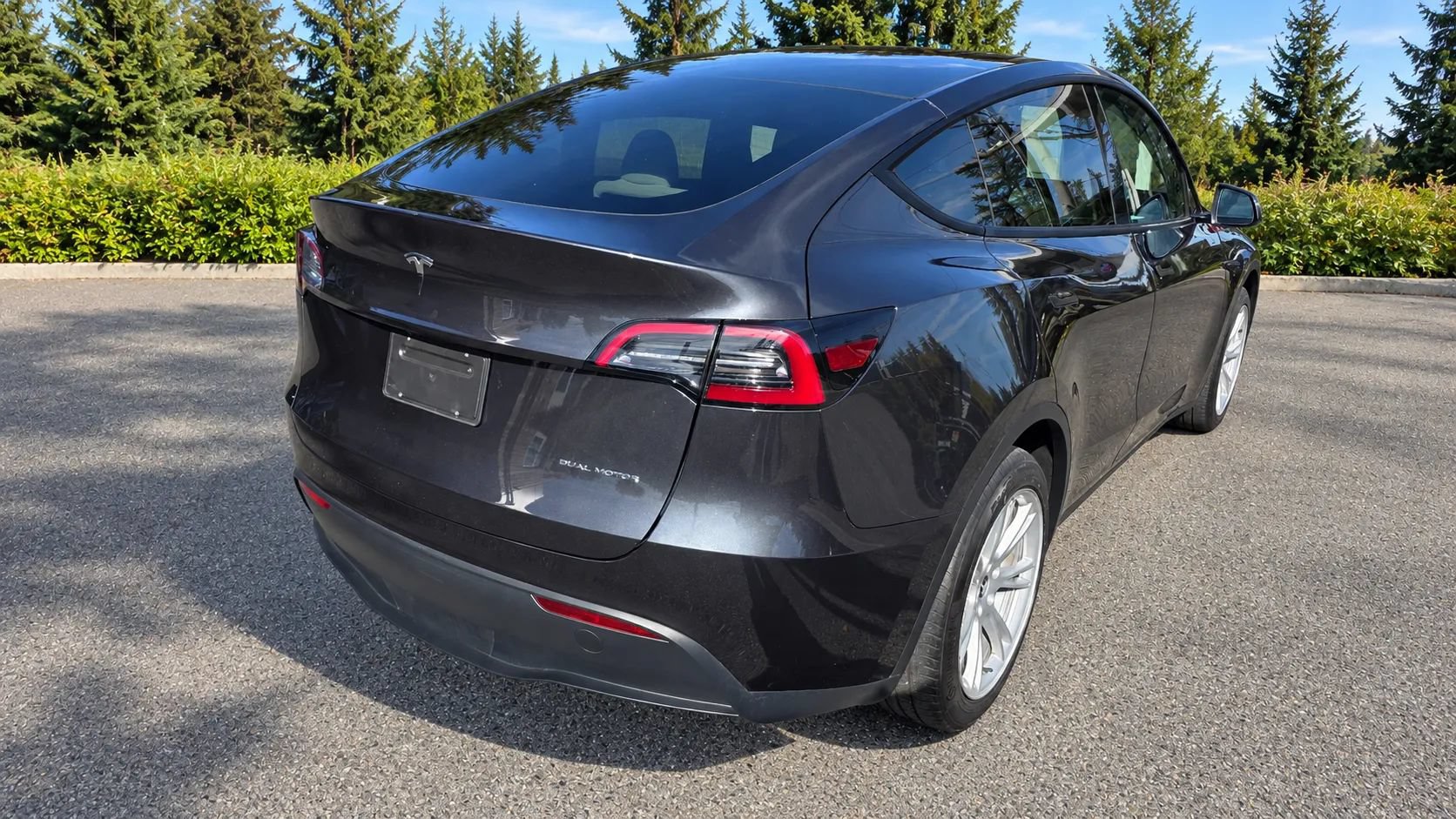 Used 2024 Tesla Model Y Long Range AWD/4WD image 5