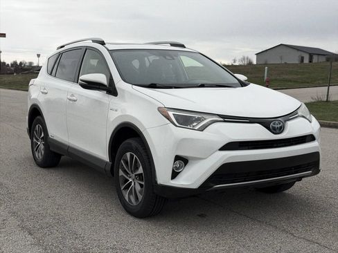 Used 2017 Toyota RAV4 XLE AWD/4WD image 30