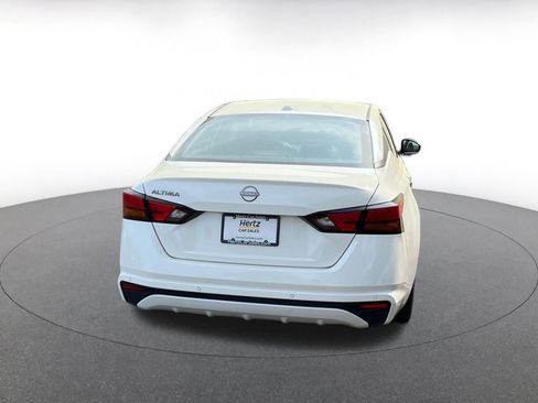 Used 2025 Nissan Altima 2.5 SV FWD image 14