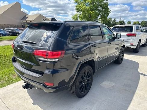 Used 2019 Jeep Grand Cherokee Altitude AWD/4WD image 3