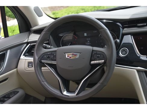 Used 2024 Cadillac XT6 Premium Luxury FWD image 18