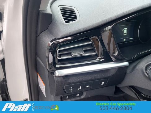 Used 2022 Kia Niro EX image 26