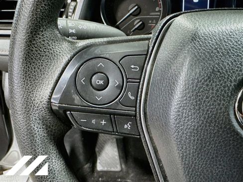 Used 2019 Toyota Camry LE FWD image 12