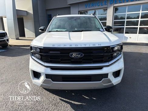 New 2026 Ford Expedition Platinum image 2