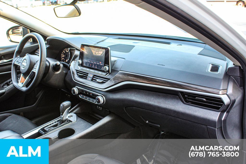 Used 2025 Nissan Altima 2.5 SV FWD image 22