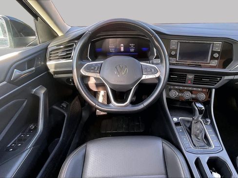 Used 2024 Volkswagen Jetta SE FWD image 6