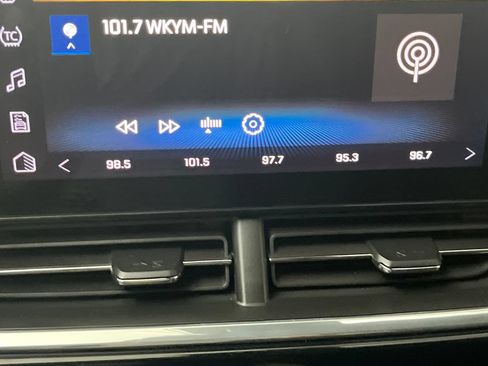 Used 2024 Chevrolet Trax RS w/ Sunroof Package FWD image 20