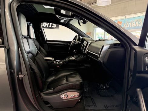 Used 2014 Porsche Cayenne Turbo S AWD/4WD image 25